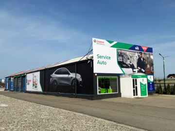 Cladire lateral stanga